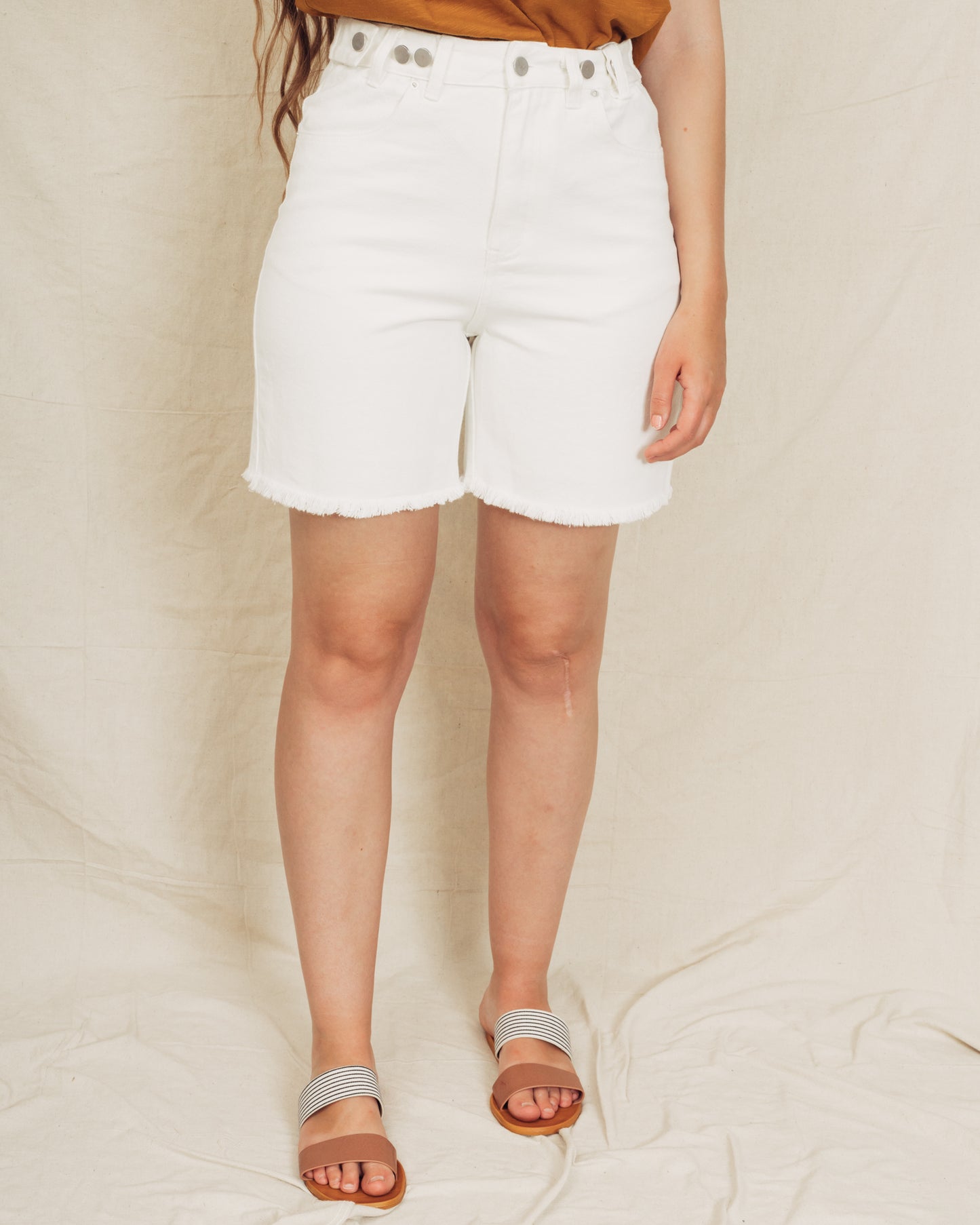 Denver Shorts || White