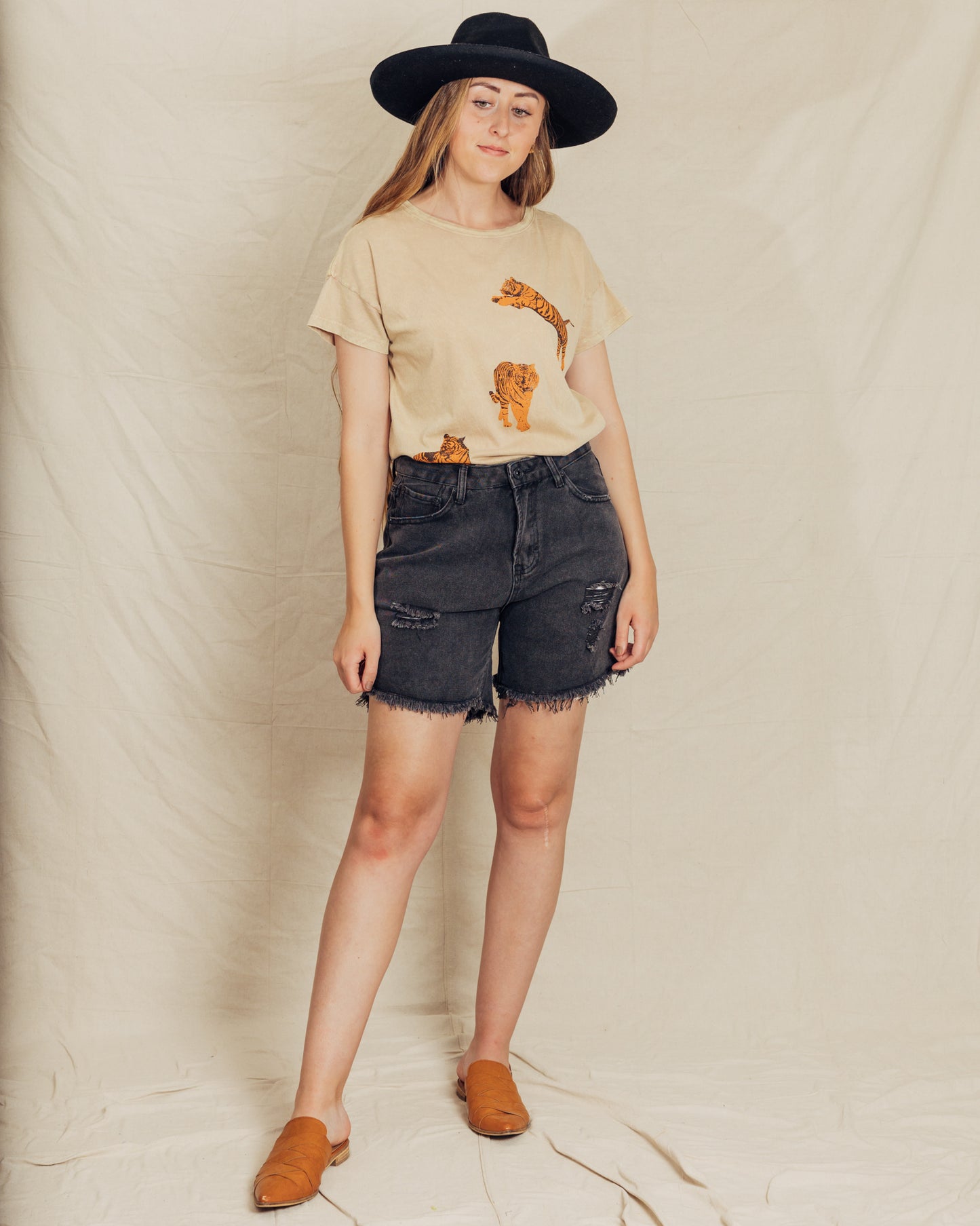 Lyndi Shorts || Black
